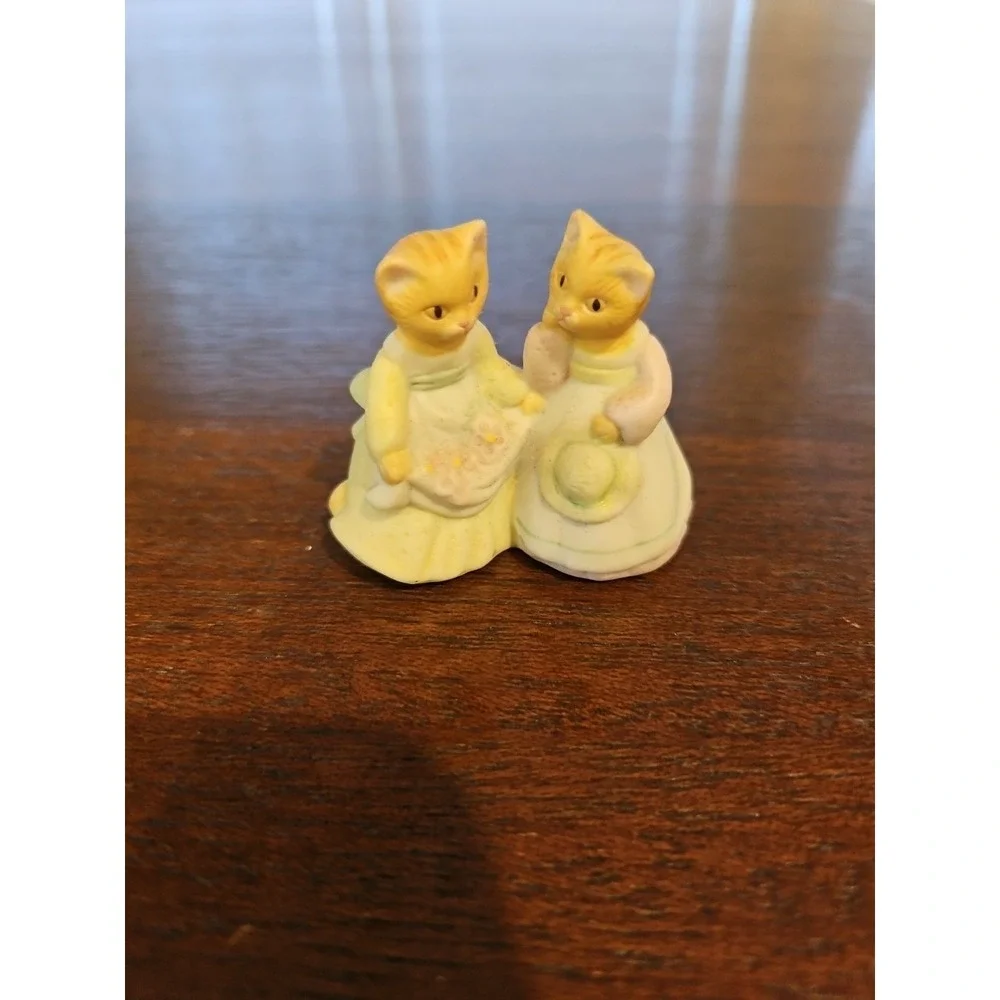 Vtg Yellow Striped Kittens Prairie Little‎ House Dresses Aprons Bisque Figurine